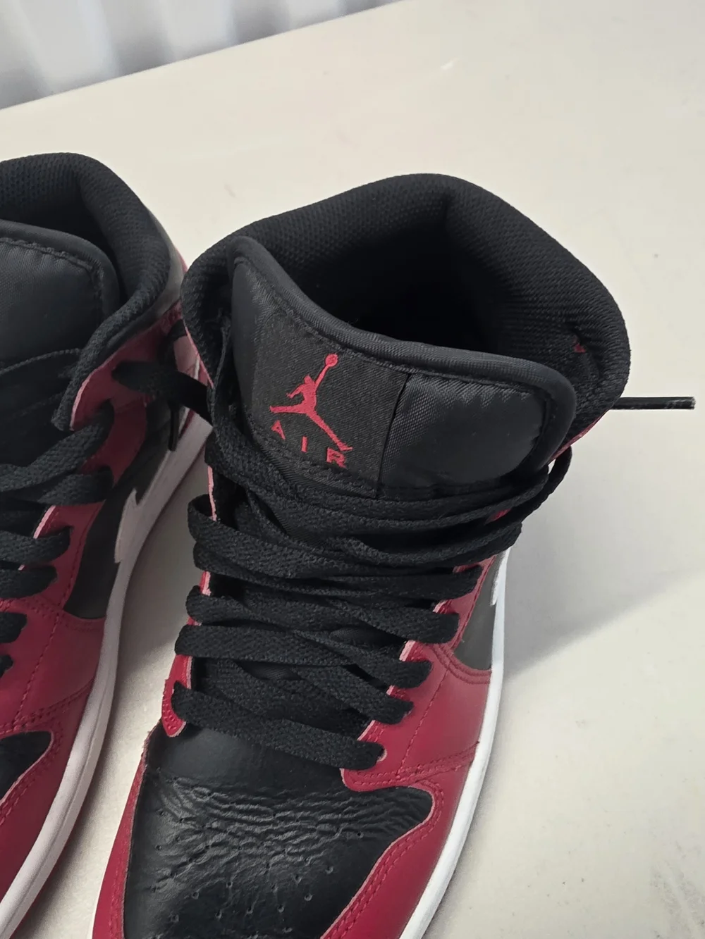 Jordan 1 Mid Red Black White Mid Top Leather Sneakers Size 7 DQ8426-061